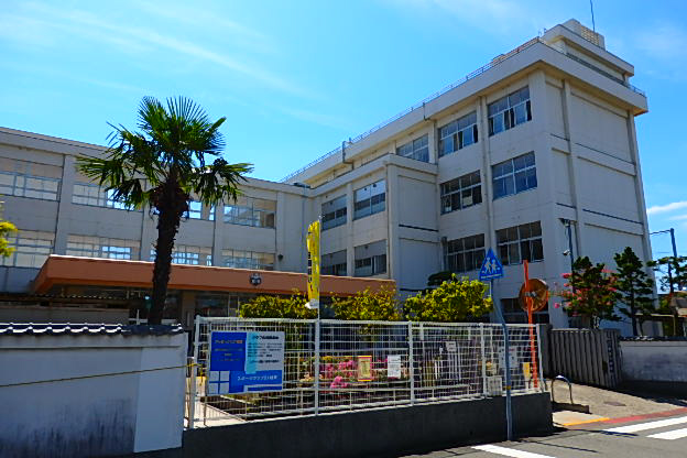 城東小学校まで576m (徒歩8分) 写真21