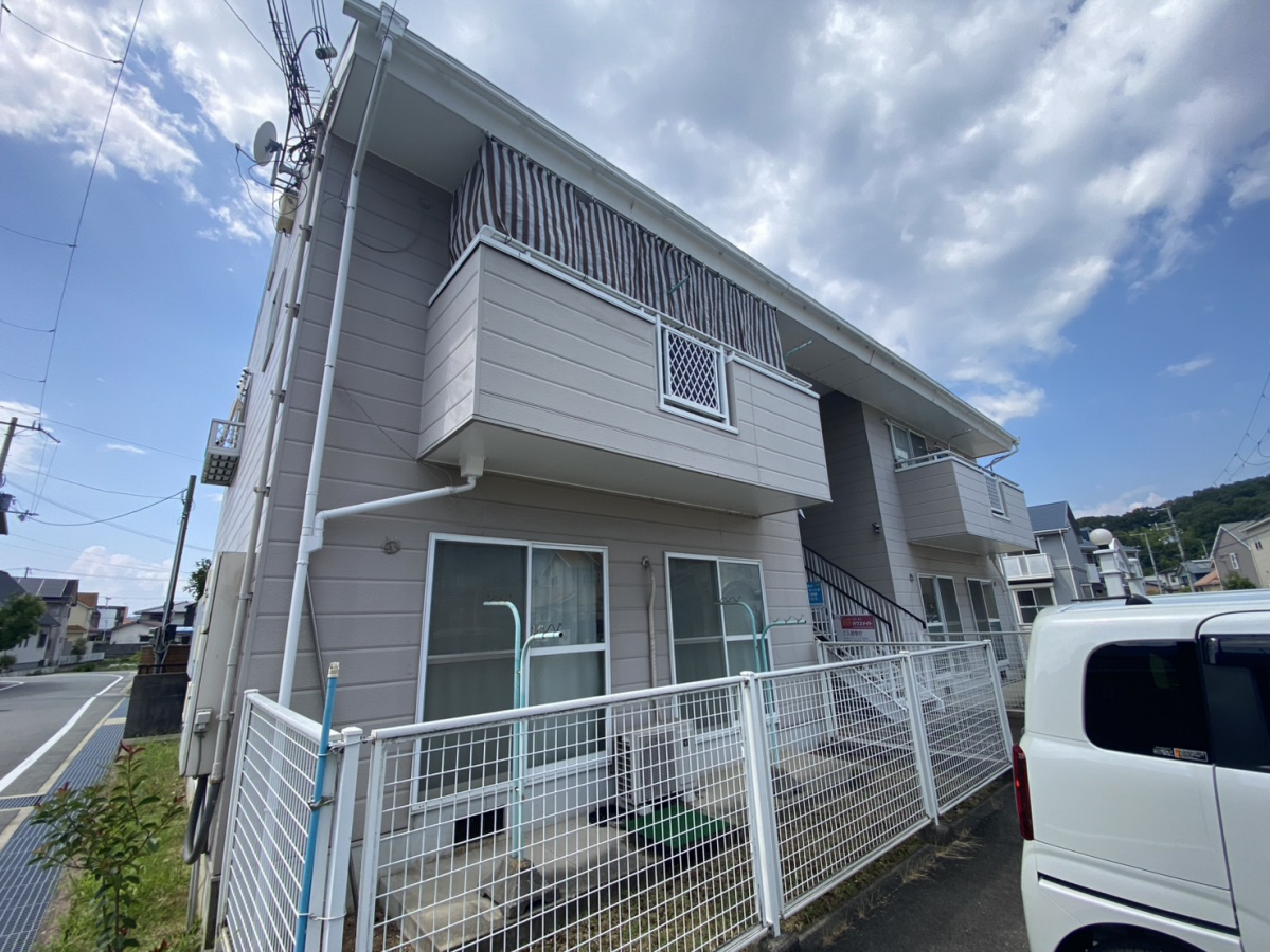 物件番号:1056242398 駐車場１台無料！専用庭付き！人気の学校区！