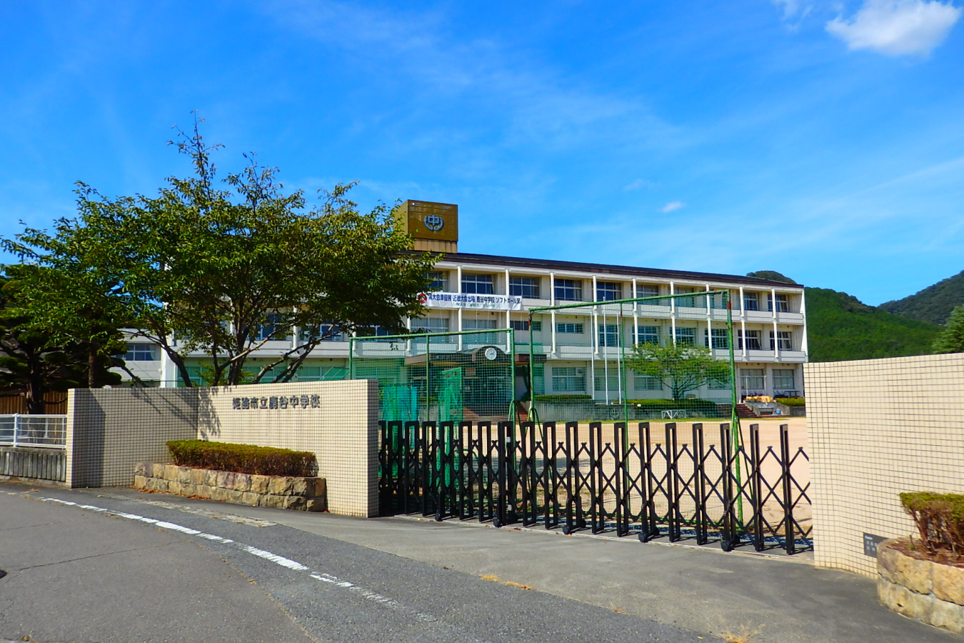 鹿谷中学校まで2633m (徒歩33分) 写真22