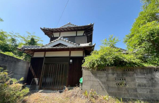 物件番号:1056250762 ペット飼育可能な戸建賃貸です♪駐車場も3台停めれますのでご家族でも安心☆