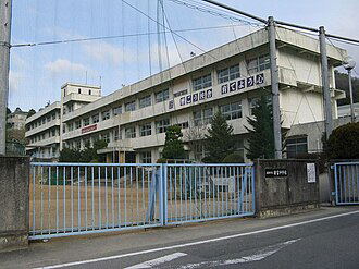 安富中学校まで1061m (徒歩14分) 写真22