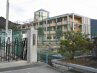 安富南小学校まで605m (徒歩8分) 写真21