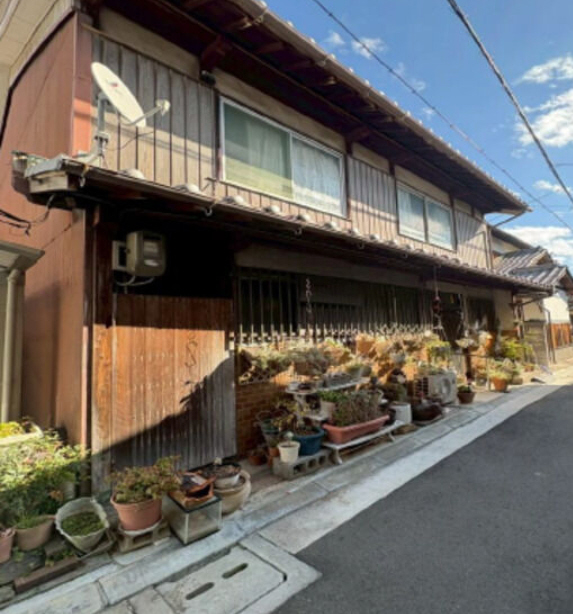 物件番号:1056250931 人気のペット飼育可能な戸建賃貸です♪日当たり良好で部屋も広々としています☆